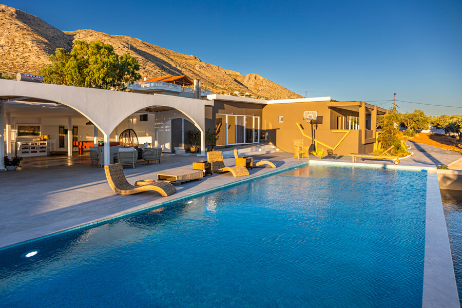 Ernest Grand Villa in Saronikos